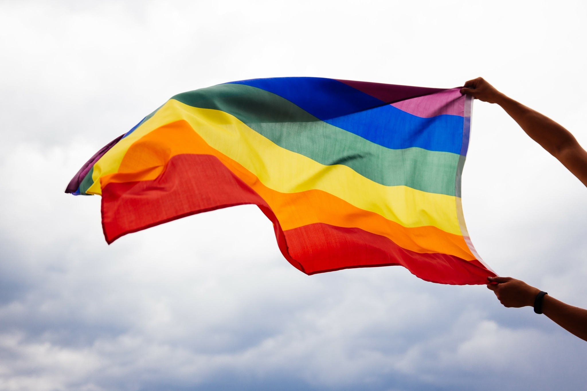 Mês do Orgulho LGBTQIA+: Veja como agências estão trabalhando a diversidade e inclusão em suas rotinas